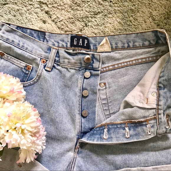 Vintage GAP light wash jean shorts - Picture 2 of 4